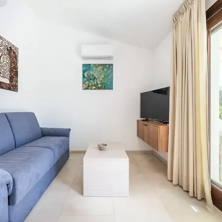 Elegant With Private Pool In Vila